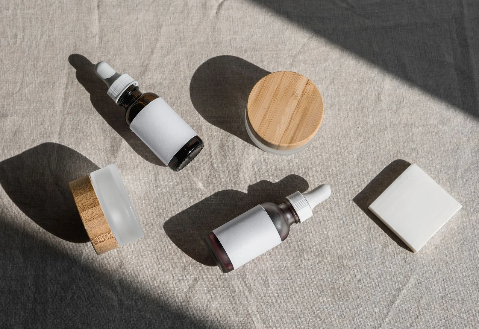 Cosmetic Packaging Box Materials: Paperboard, Inserts and Finishes